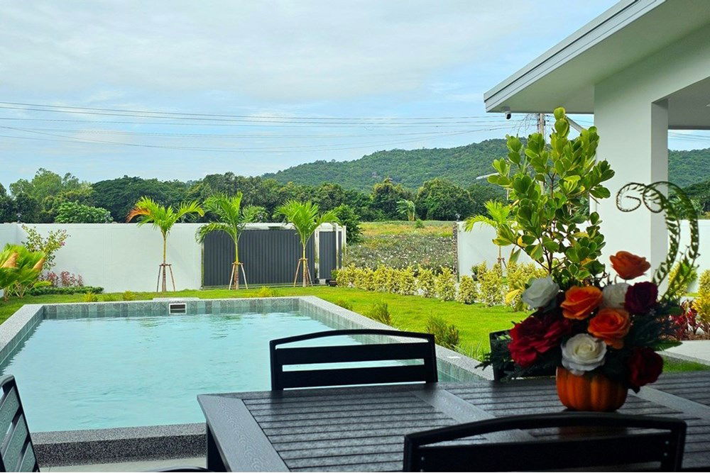 picture [920601001-693] Spacious Family Villa, 3 Bed 3 Bath in Hua Hin Soi 70 For Sale - 13/44