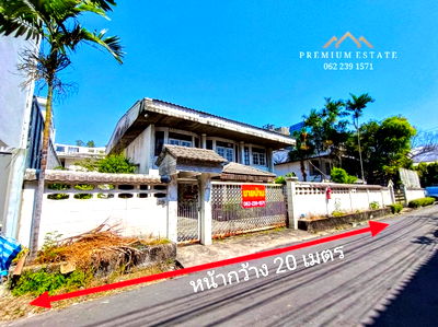 บ้านเดี่ยว เจ อเวนิว ทองหล่อ : 📍ขายบ้านเก่าบนที่ดินทำเลทองเอกมัย (สุขุมวิท 63) เนื้อที่ 102 ตรว. หน้ากว้าง 20 เมตร แปลงสวยมาก เหมาะรีโนเวท