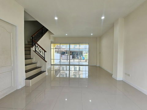 ✨ ขายทาวน์โฮมราคาพิเศษ ถูกกว่าตลาดถึง 35%! ✨