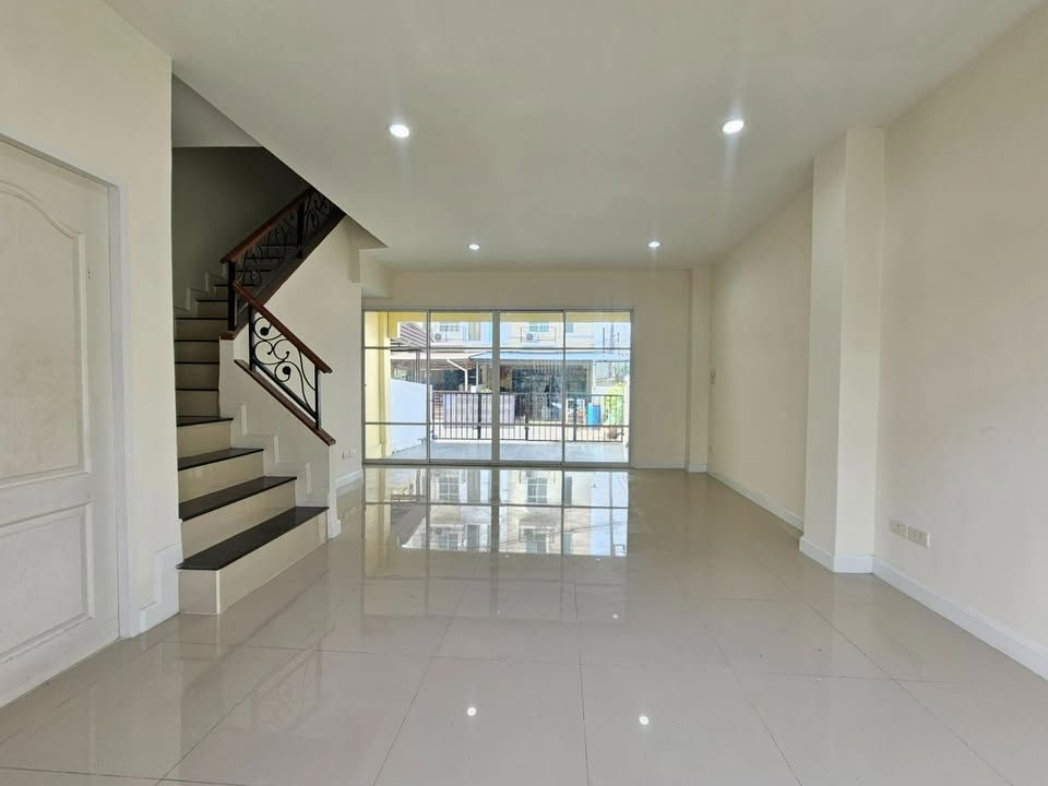 รูป ✨ ขายทาวน์โฮมราคาพิเศษ ถูกกว่าตลาดถึง 35%! ✨ - รูปที่ 1/11