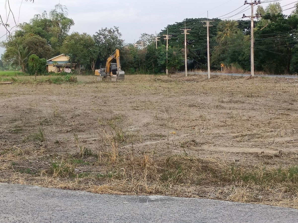 picture Land for sale in Phikun Subdistrict, Ban Na, Nakhon Nayok. There are 3 lots, 1.5 million baht per rai from the municipality2 roads,water frontage, - 18/21