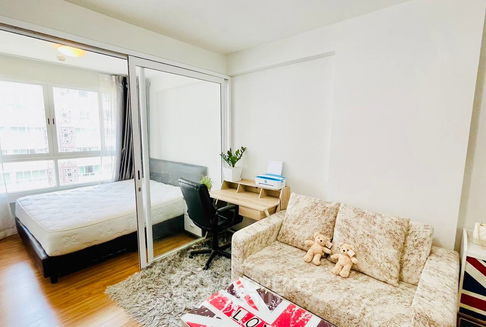 1-BR Condo at I-Biza Condominium RCA near MRT Phra Ram 9 (ID 621915)