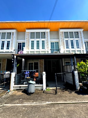 Townhouses for sale Bang Khen : Front Project Location! Townhome for Sale – Golden Town Ramintra–Khubon Project English-style Townhome in a High-Potential Area, Ramintra Zone, 