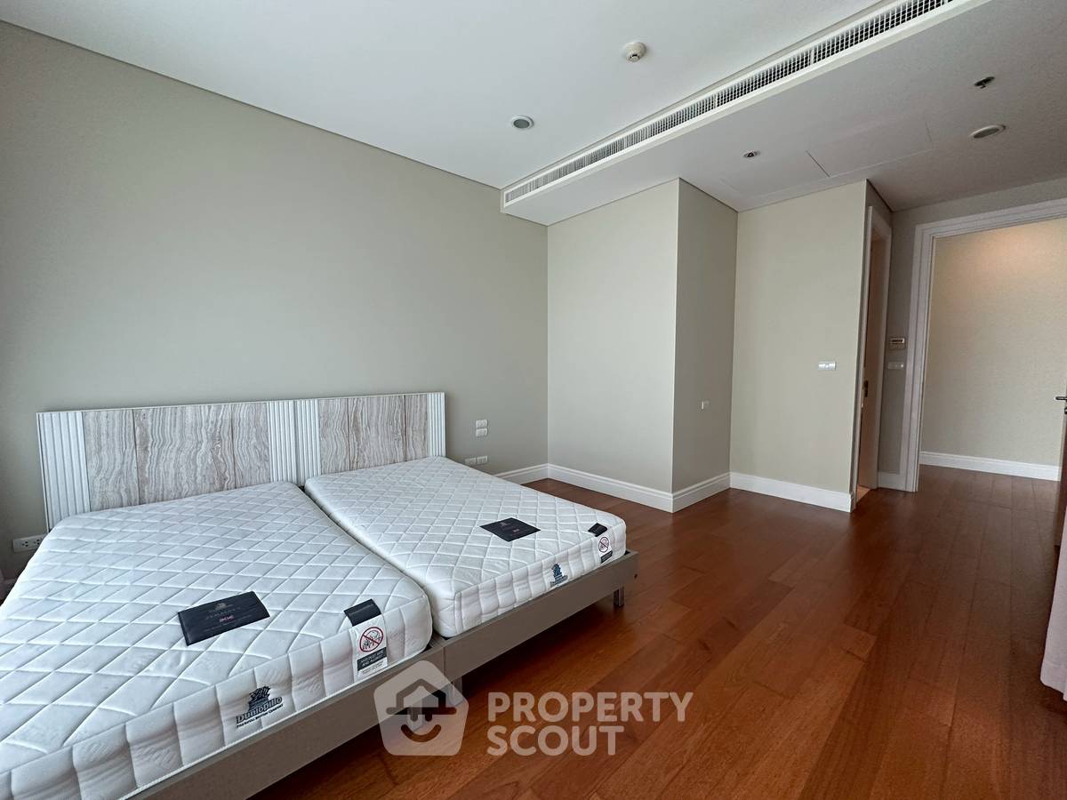 picture 3-BR Condo at Bright Sukhumvit 24 Condominium near BTS Phrom Phong (ID 2454029) - 10/11