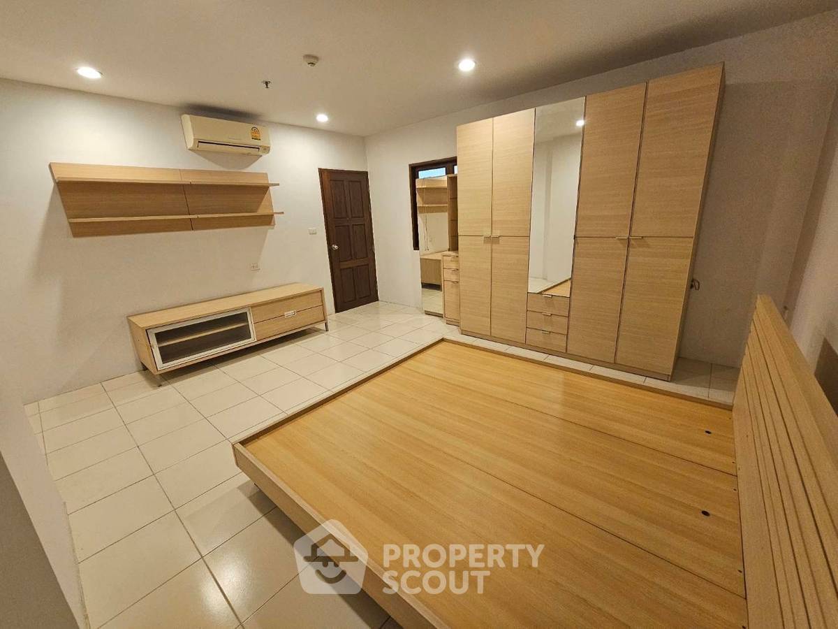 picture 2-BR 95 Sqm Condo At Thew River Place, 19th-Floor Near MRT Sirindhorn (ID 1944073) - 3/11