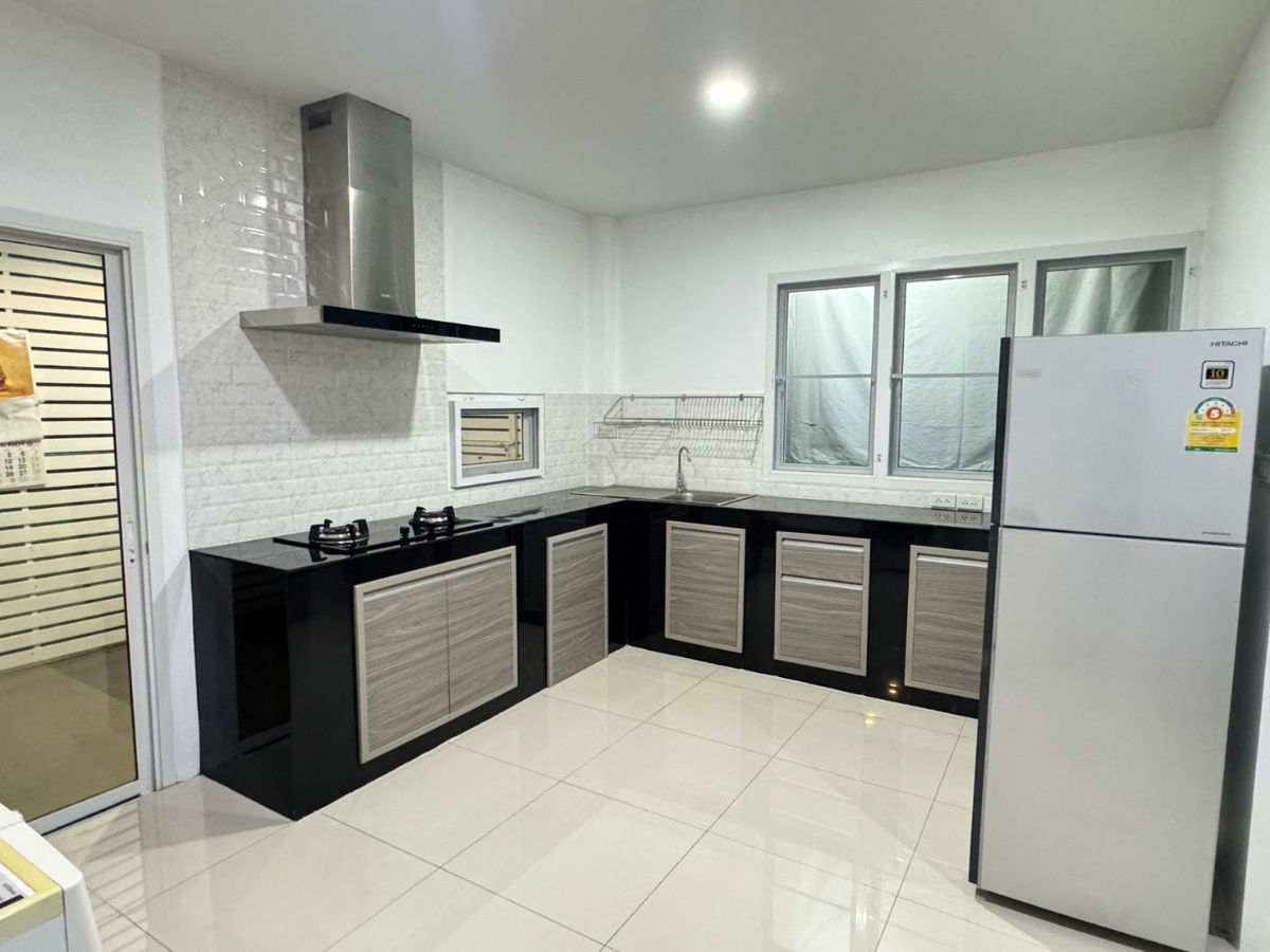 picture Two-storey detached house for sale  4 bedrooms 3 bathrooms and 3 parkings. - 8/26