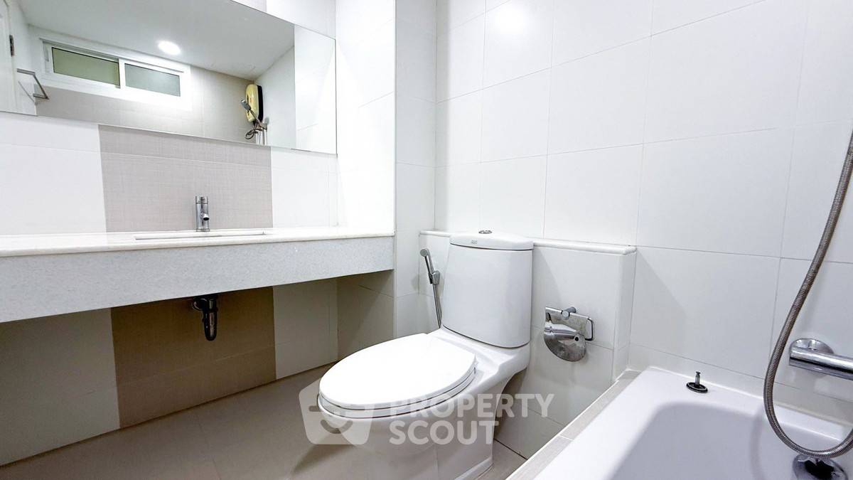 picture 2-BR Condo at U Sabai Rama 4 Kluaynamthai near BTS Phra Khanong (ID 2456702) - 8/8