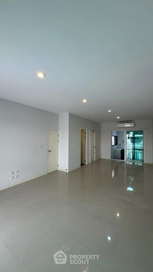 รูป ทาวน์เฮาท์ 3-ห้องนอน ที่ บ้านกลางเมือง สวนหลวง ใน ดอกไม้ (ID 1980104) - รูปที่ 7/13