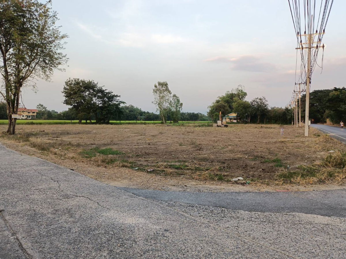 picture Land for sale in Phikun Subdistrict, Ban Na, Nakhon Nayok. There are 3 lots, 1.5 million baht per rai from the municipality2 roads,water frontage, - 9/21