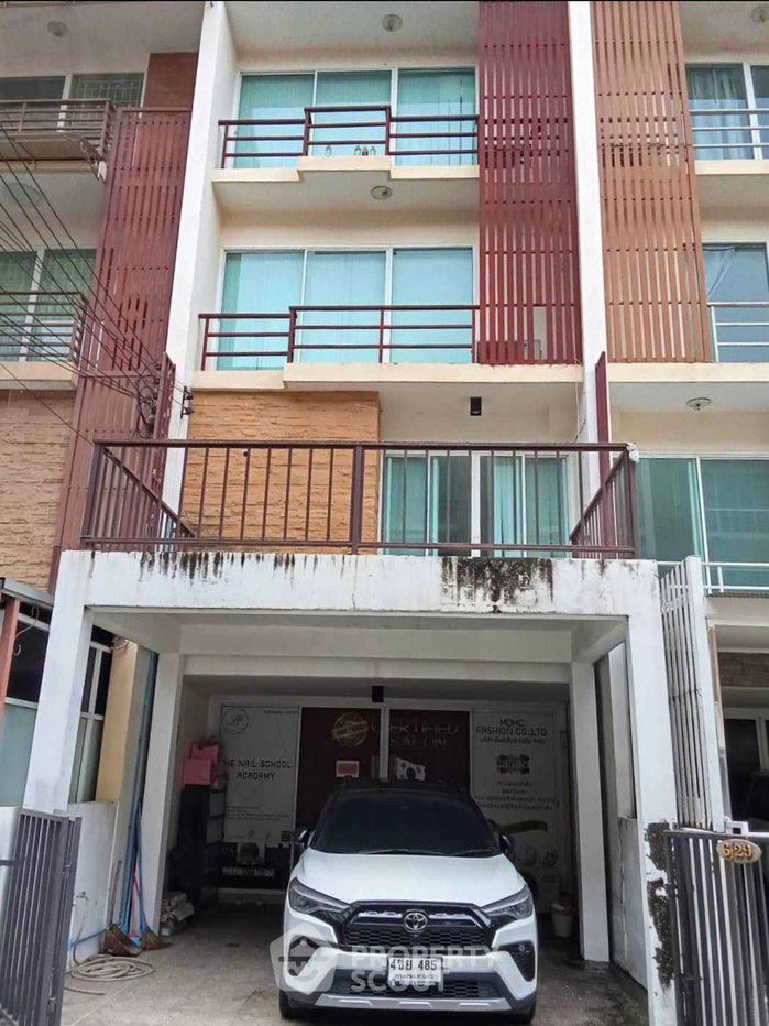 รูป ทาวน์เฮาท์ 3-ห้องนอน ใน ลาดพร้าว (ID 2065274) - รูปที่ 1/12