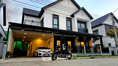 Houses for sale : 4-BR House at Centro Bangna in Bang Kaeo (ID 2457952)