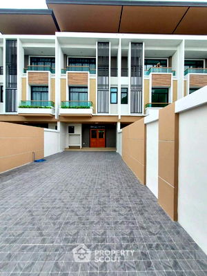 ทาวน์โฮม ม.สยาม : ทาวน์เฮาท์ 4-ห้องนอน ใกล้ MRT ภาษีเจริญ (ID 2024917)