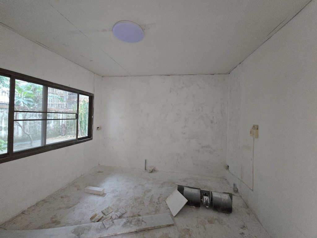 picture Renovated house 2 sto partly furnished with 3 bed plus 1-sto house about 10-15min walk BTS Thong Lo - Ekkamai   - 30/39