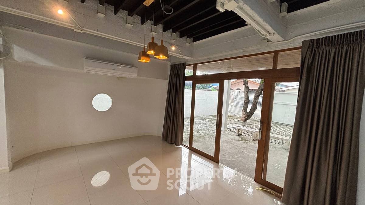 รูป บ้าน 5-ห้องนอน ที่ หมู่บ้านอมรพันธ์ 9 ใน ลาดพร้าว (ID 2126766) - รูปที่ 4/19