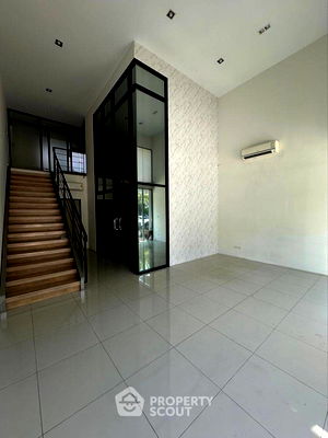 เช่าทาวน์โฮม เขตบางเขน : ทาวน์เฮ้าส์ 1-ห้องนอน ใน อนุสาวรีย์ (ID 2448763)