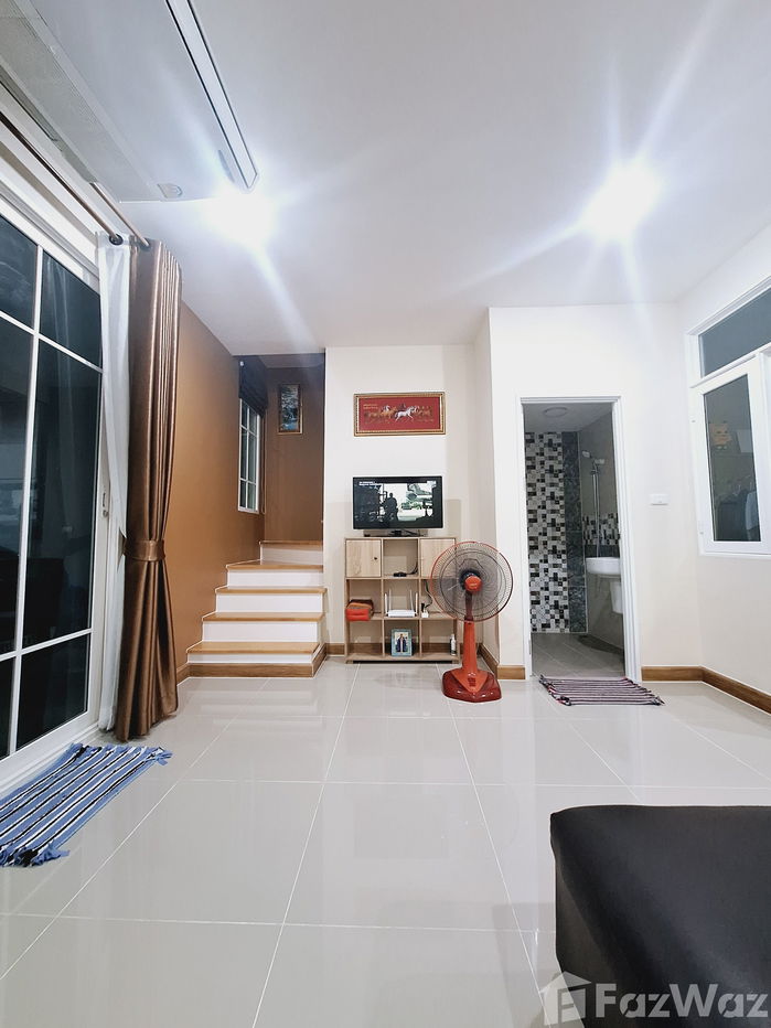 picture 4 Bedroom Townhouse for sale at Golden Town Ramintra-Wongwaen  5355592 - 2/7