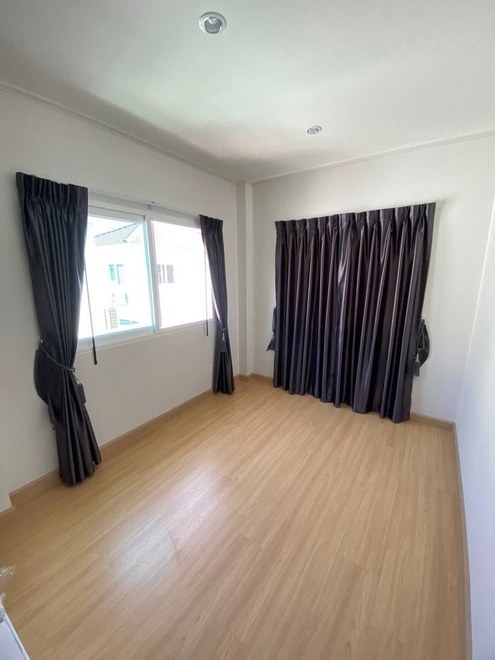 picture 🏡 Affordable Single Detached House – Second-hand but Like New, Ready to Move In - 8/18