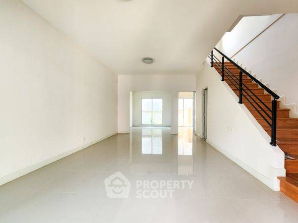 รูป ทาวน์เฮาท์ 4-ห้องนอน ใน บางขุนกอง (ID 2028251) - รูปที่ 3/16