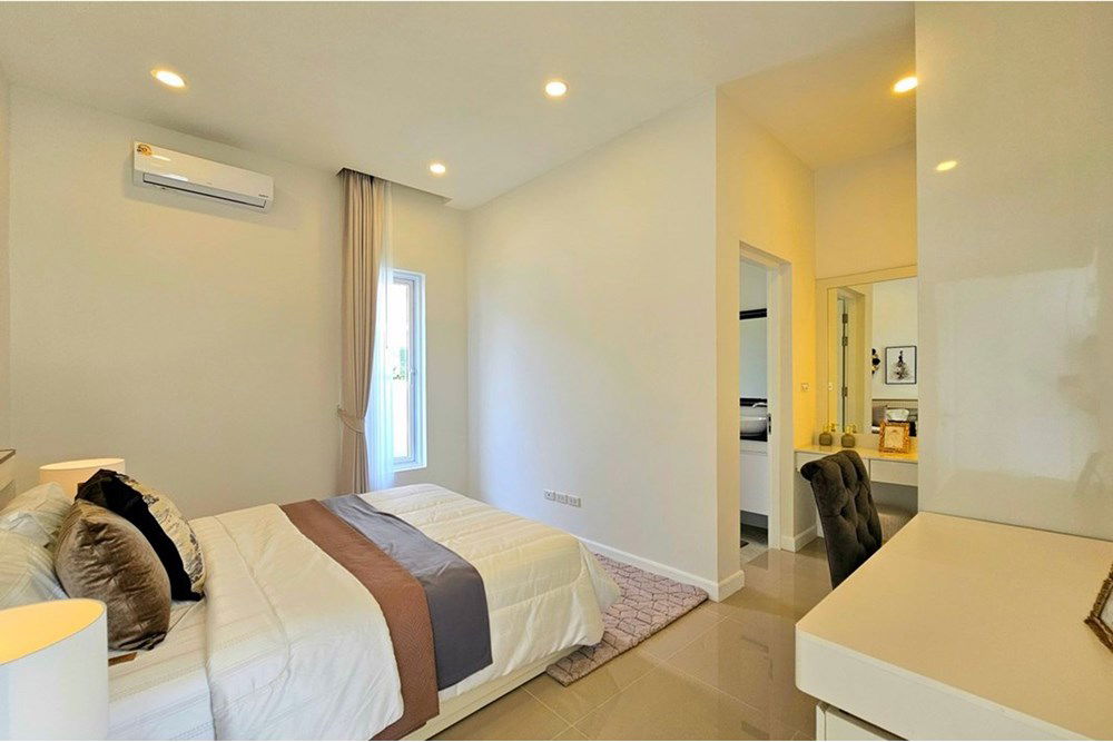 picture [920601001-694] Spacious Modern Villa, 3 Bed 4 Bath in Hua Hin For Sale - 27/37