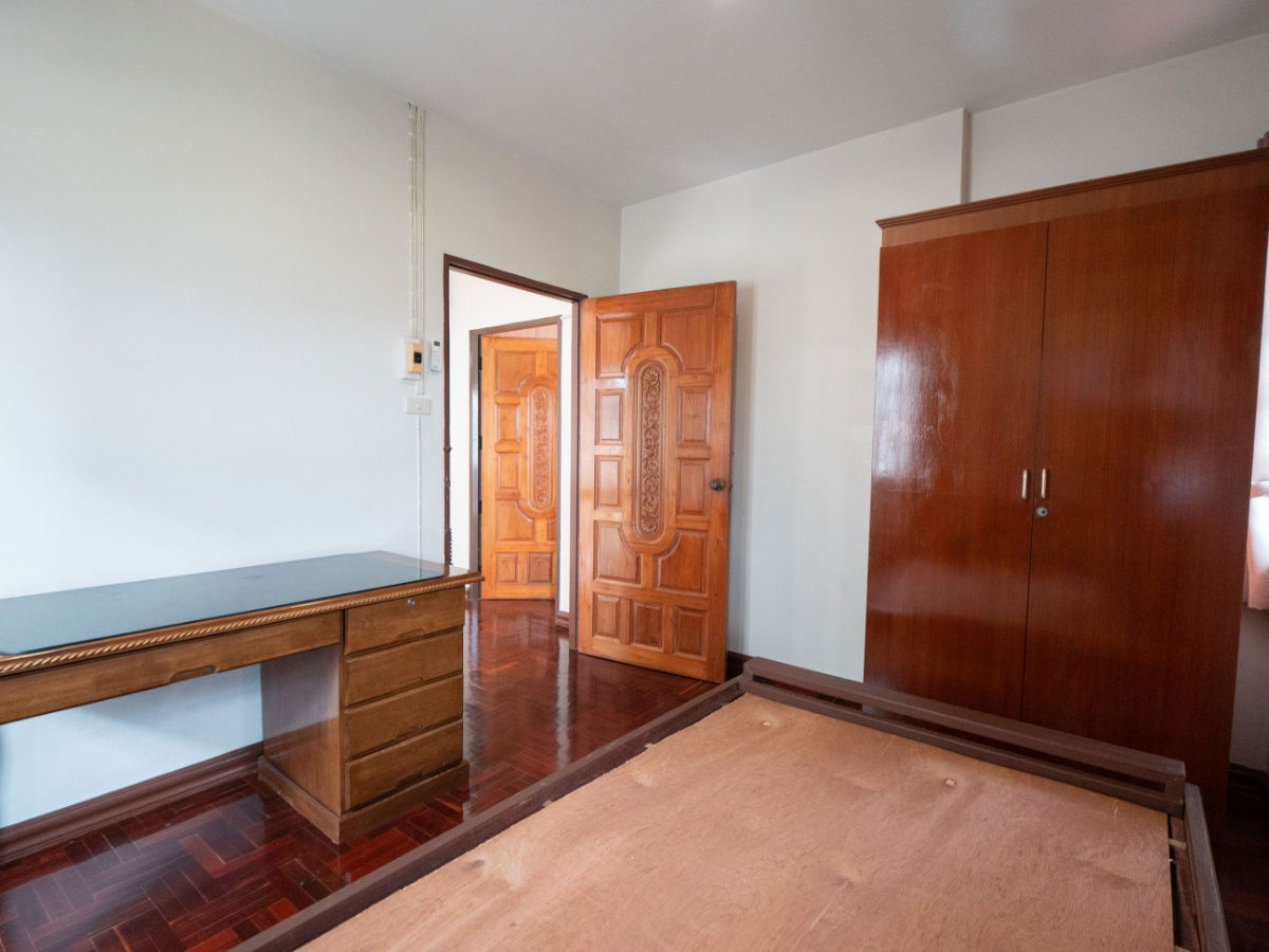 picture House for rent in Pornpailin Village 5, Soi On Nut 16, on Sukhumvit 77 Road, near BTS On Nut.  - 17/18