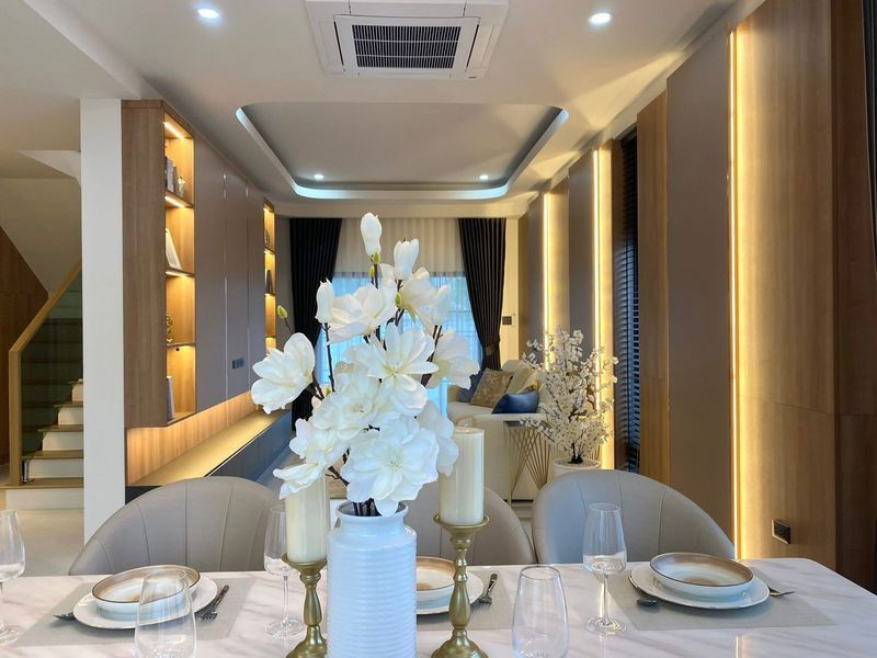 picture Beautiful house for sale in Pattaya, very luxurious, modern design, great location, near Jomtien Beach. - 11/19