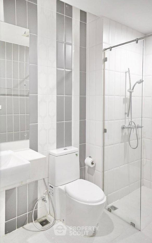 picture Studio Condo at Circle Condominium near MRT Phetchaburi (ID 1761695) - 9/9