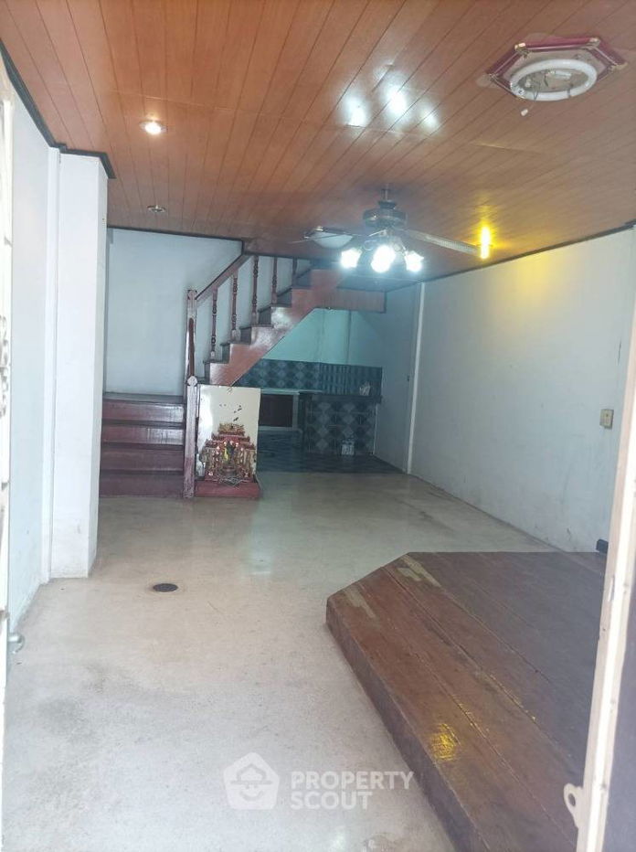 รูป ทาวน์เฮาท์ 2-ห้องนอน ใน ตลิ่งชัน (ID 2042647) - รูปที่ 2/8