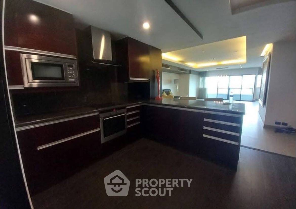 picture 3-BR Condo at Sathorn Gardens near MRT Si Lom (ID 2065729) - 13/18