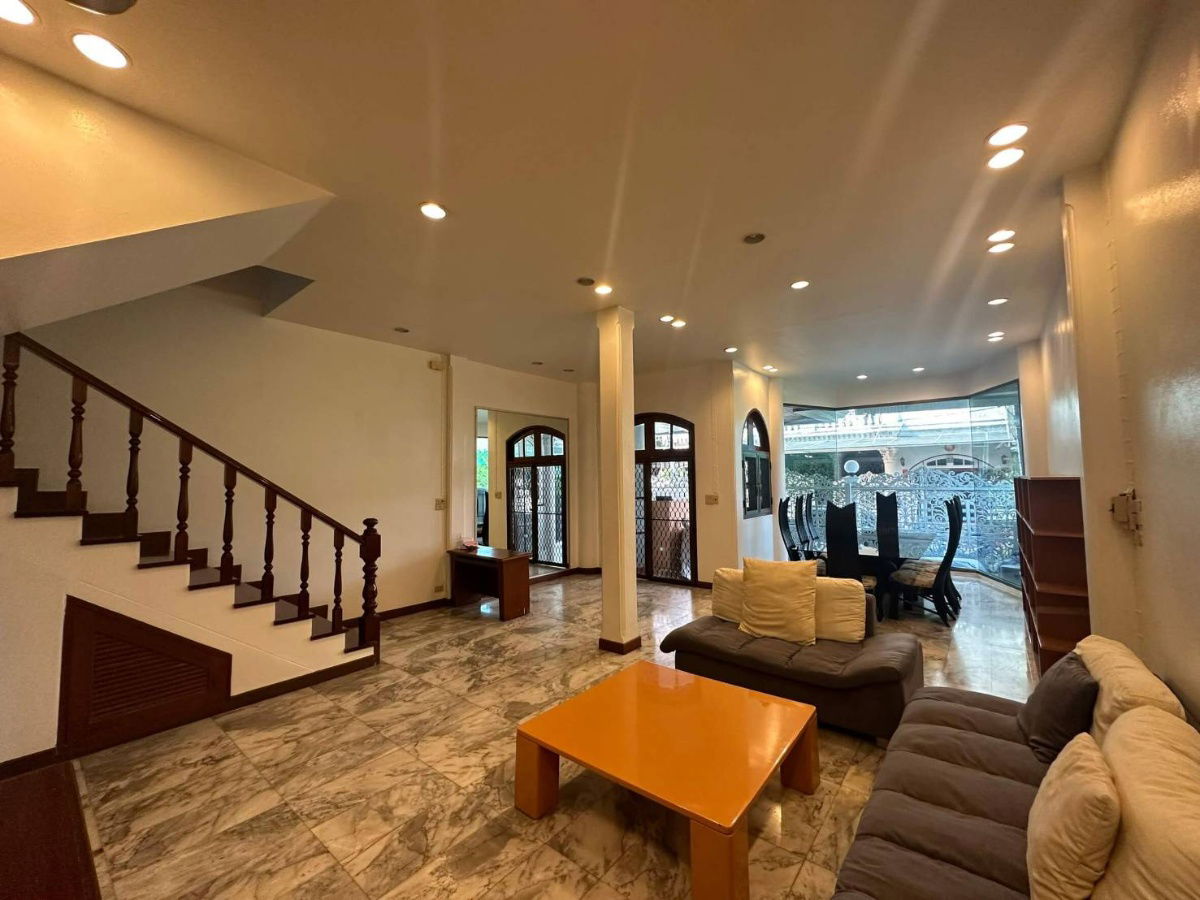 picture 4-storey townhouse, Ekkamai Villa project, Soi Sukhumvit 63, near BTS Ekkamai, only 2 kilometers. - 28/36