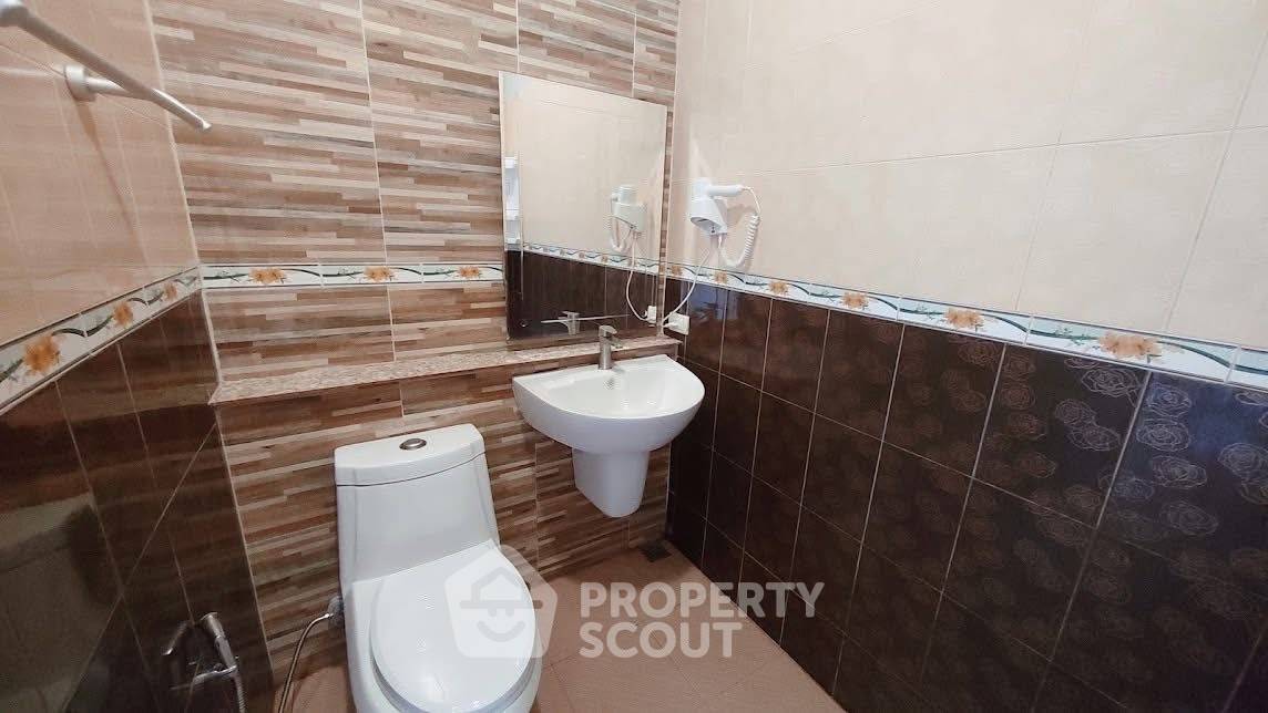 รูป ทาวน์เฮาท์ 2-ห้องนอน ใกล้ พัทยาใต้ (ID 2171648) - รูปที่ 11/18