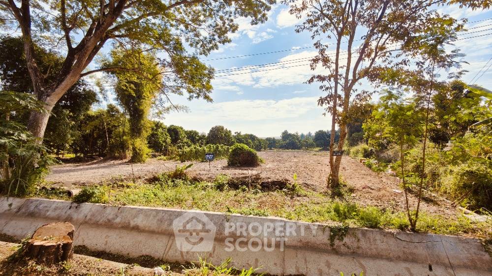 รูป ที่ดินสำหรับปล่อยขาย 2,600 ตารางเมตร แถว ใน หนองหาน (ID 1458545) - รูปที่ 1/3