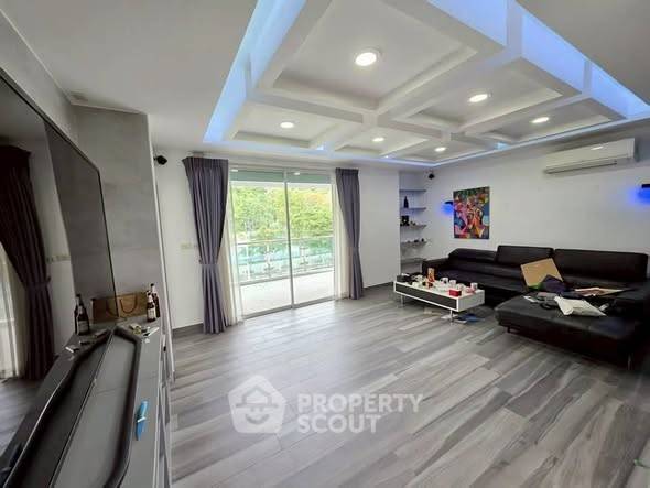 picture 2-BR Condo at The Lofts Phratumnak Condominium close to Phratamnak (ID 2452378) - 4/16