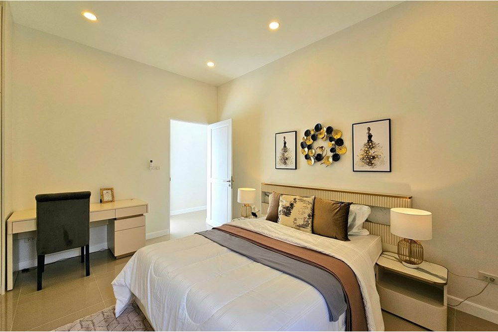 picture [920601001-694] Spacious Modern Villa, 3 Bed 4 Bath in Hua Hin For Sale - 28/37