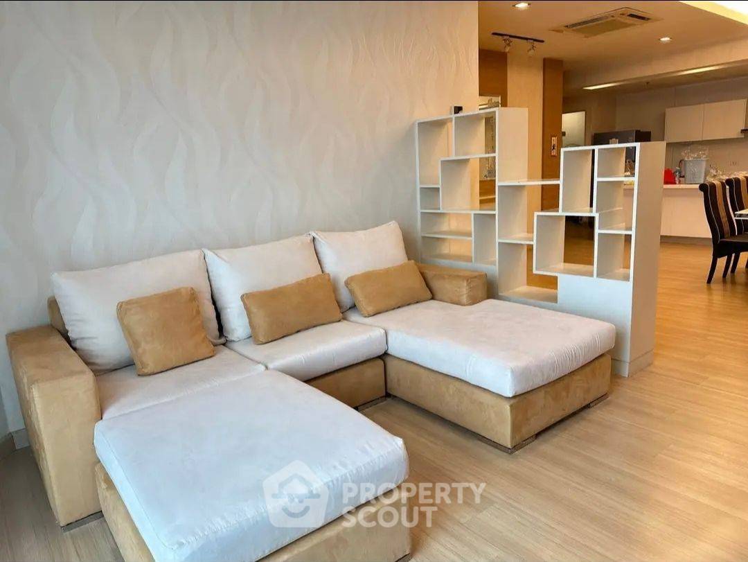 picture 2-BR Condo at Baan Sathorn Chaopraya near BTS Krung Thon Buri (ID 1094849) - 4/13