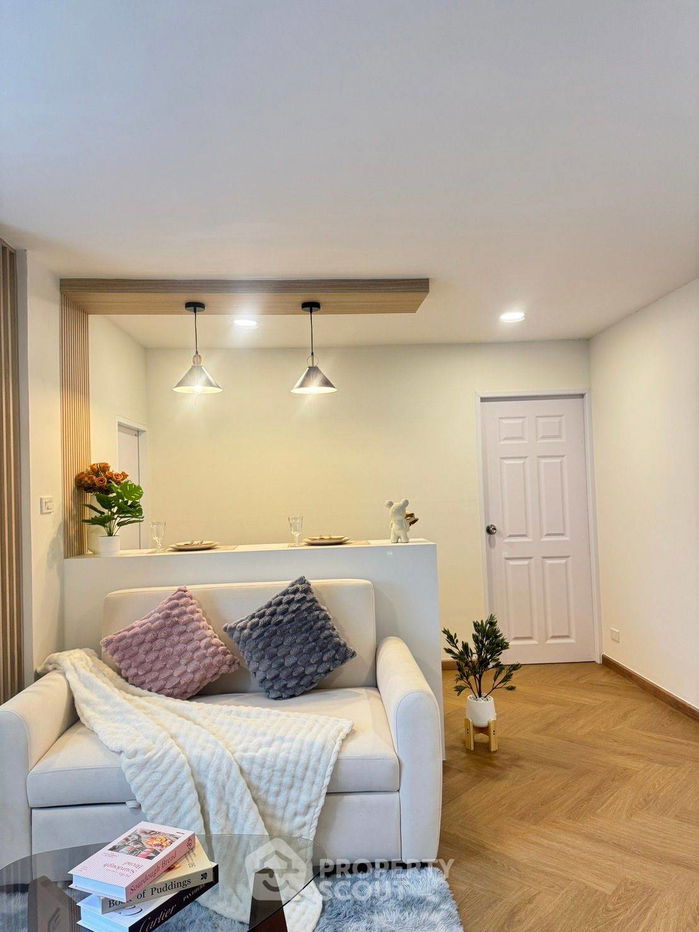 picture 1-BR Condo at Ratchaarpa Tower Condominium in Chan Kasem (ID 2098300) - 5/9