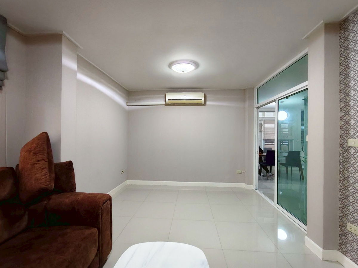 รูป ให้เช่า หรือ ขาย บ้านเดี่ยว รามคำแหง164 หมู่บ้านเพอร์เฟคเพลส  ตกแต่งพร้อมอยู่ สนใจ 085-318-6868 คุณวา - รูปที่ 18/33