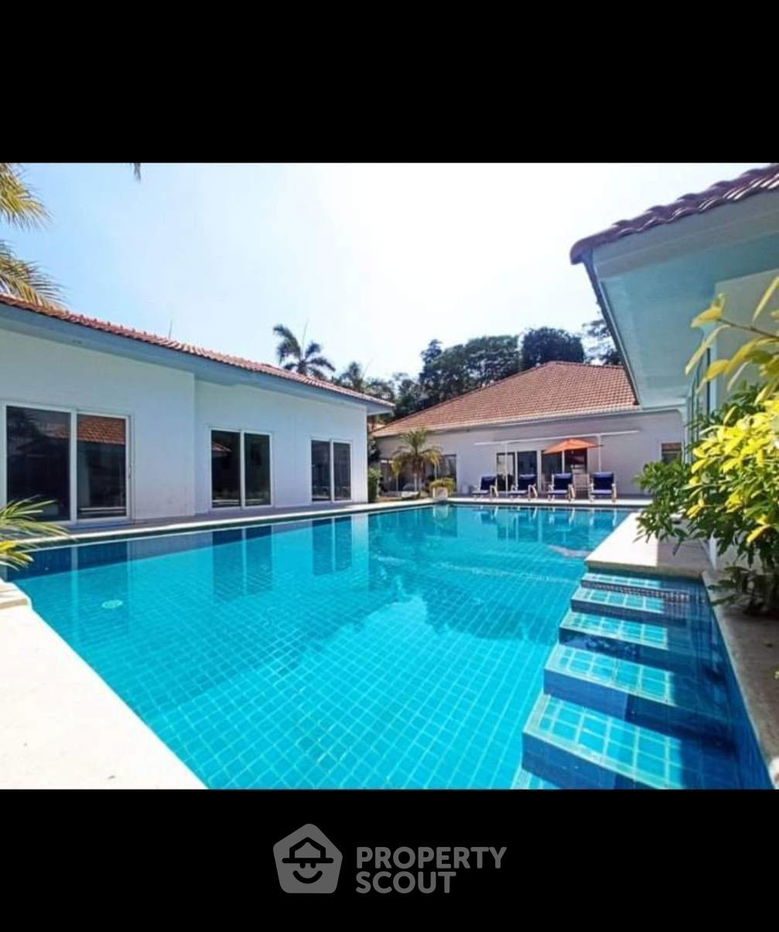 รูป วิลล่า 10-ห้องนอน ใกล้ เมืองพัทยา (ID 2102900) - รูปที่ 2/20