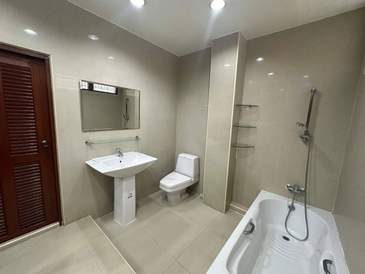 picture 4-storey townhouse, Ekkamai Villa project, Soi Sukhumvit 63, near BTS Ekkamai, only 2 kilometers. - 34/36