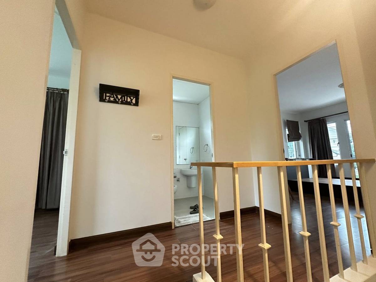 รูป ทาวน์เฮาท์ 2-ห้องนอน ใกล้ เมืองพัทยา (ID 2115103) - รูปที่ 6/8