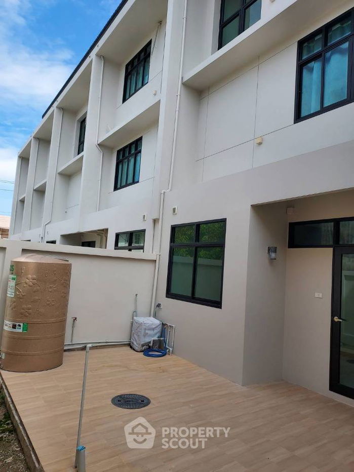 รูป ทาวน์เฮาท์ 4-ห้องนอน ใกล้ MRT ภาษีเจริญ (ID 2024917) - รูปที่ 2/9