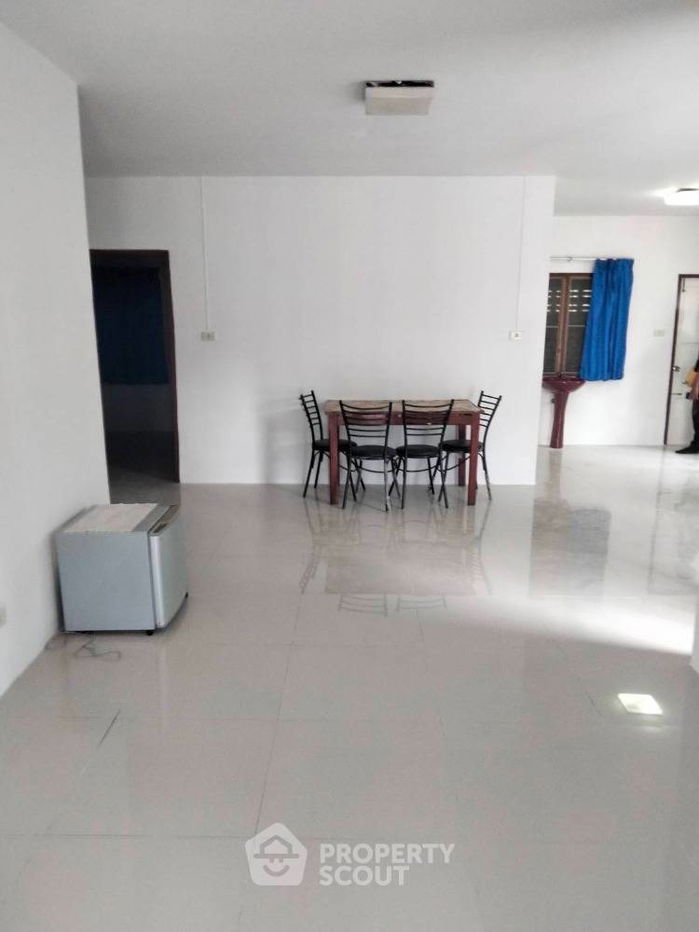 picture 2-BR House in Surasak (ID 1465964) - 3/12