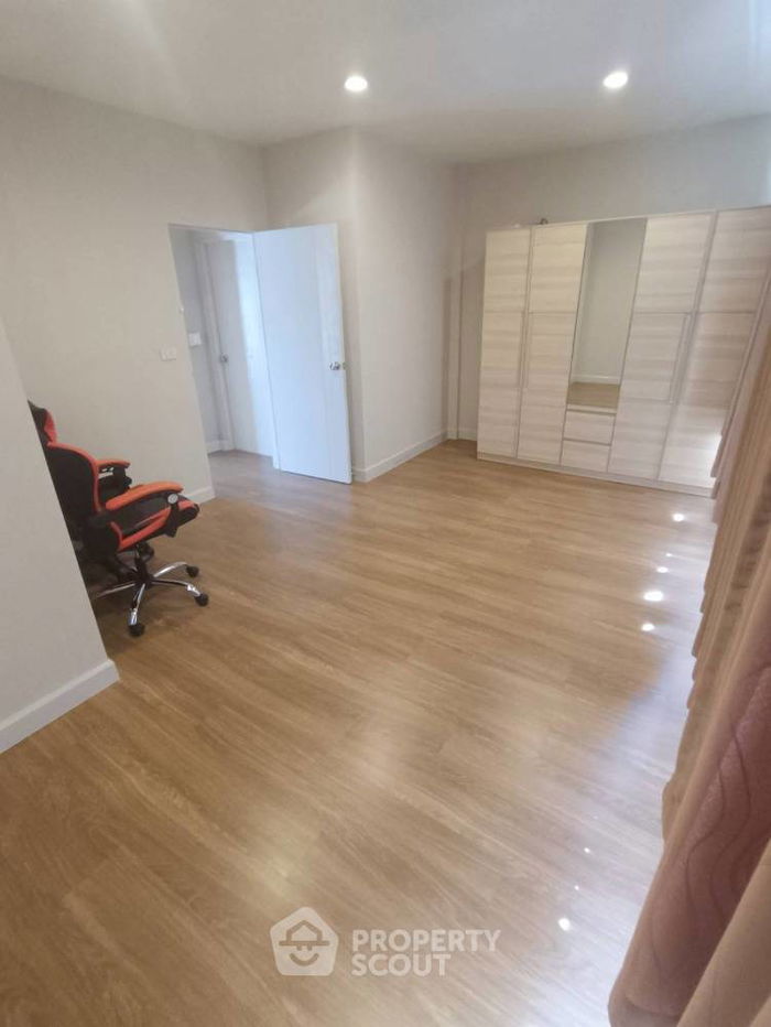 รูป ทาวน์เฮาท์ 2-ห้องนอน ใน มหาสวัสดิ์ (ID 2035468) - รูปที่ 15/18