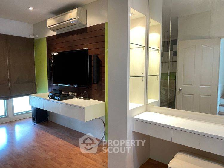 picture 3-BR Townhouse in Talat Bang Khen (ID 2430768) - 9/16