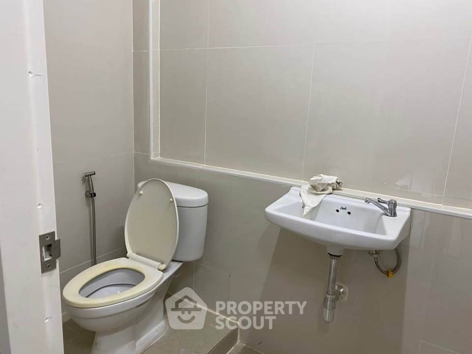 picture 2-BR Townhouse near BTS Phloen Chit (ID 2454933) - 2/8