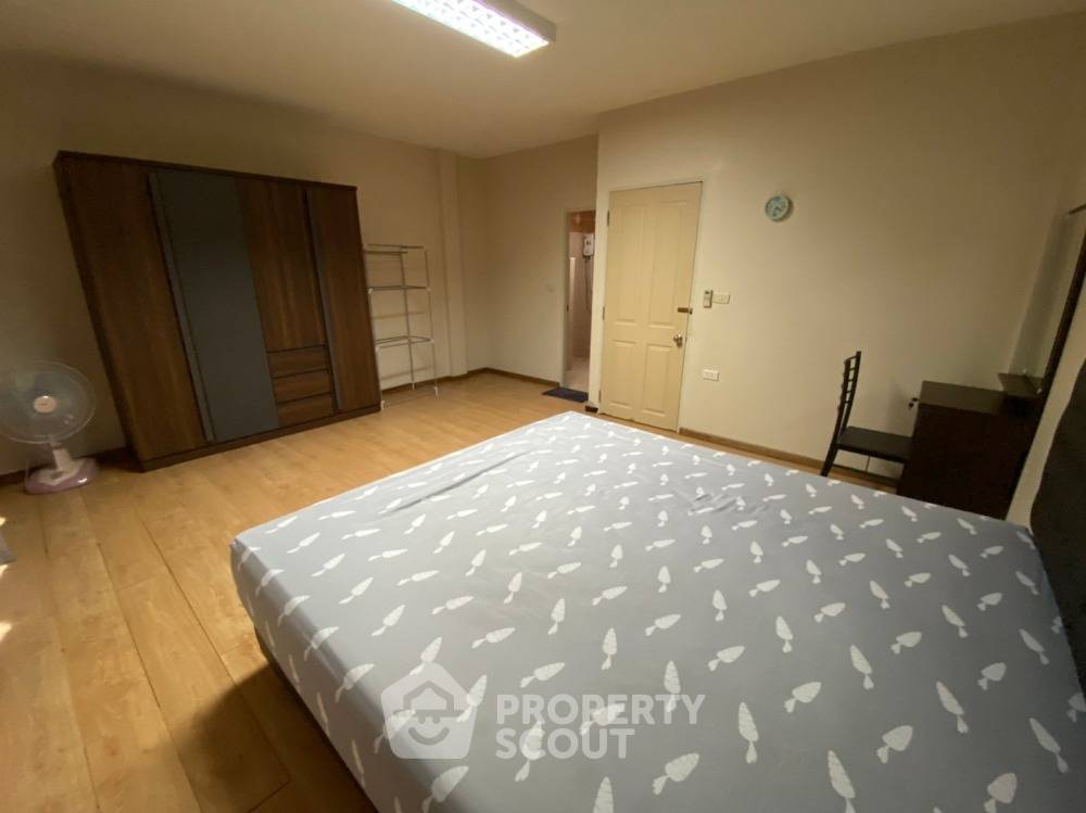 รูป ทาวน์เฮาท์ 3-ห้องนอน ใน วังทองหลาง (ID 1756911) - รูปที่ 8/11