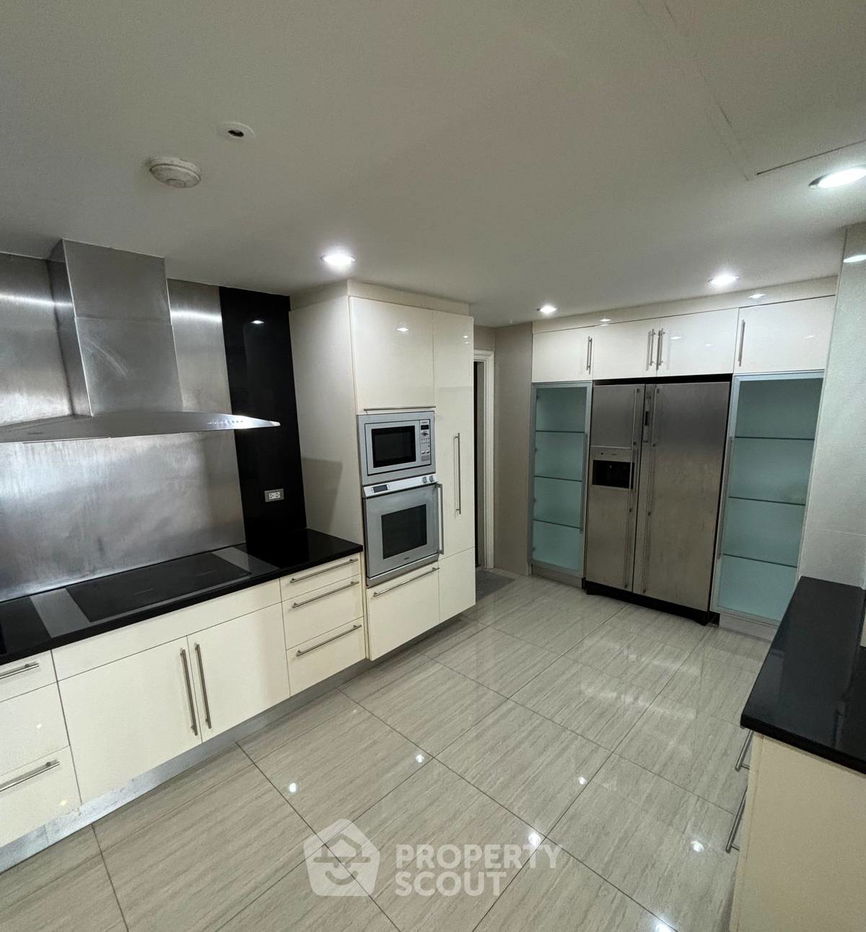 picture 4-BR Condo at All Seasons Mansion Condominium near BTS Phloen Chit (ID 1493421) - 10/26
