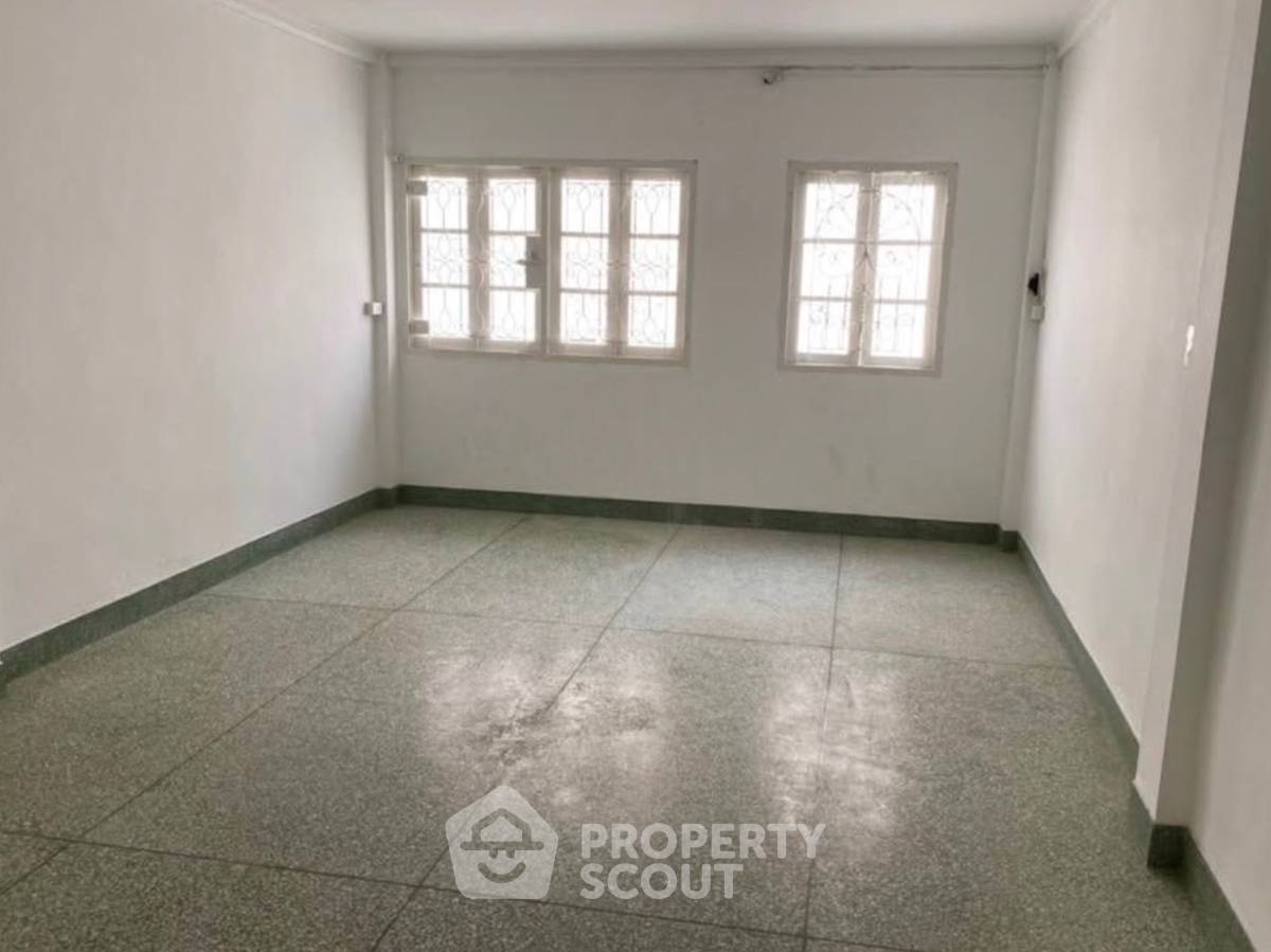 picture 2-BR Townhouse near BTS Phloen Chit (ID 2454933) - 8/8