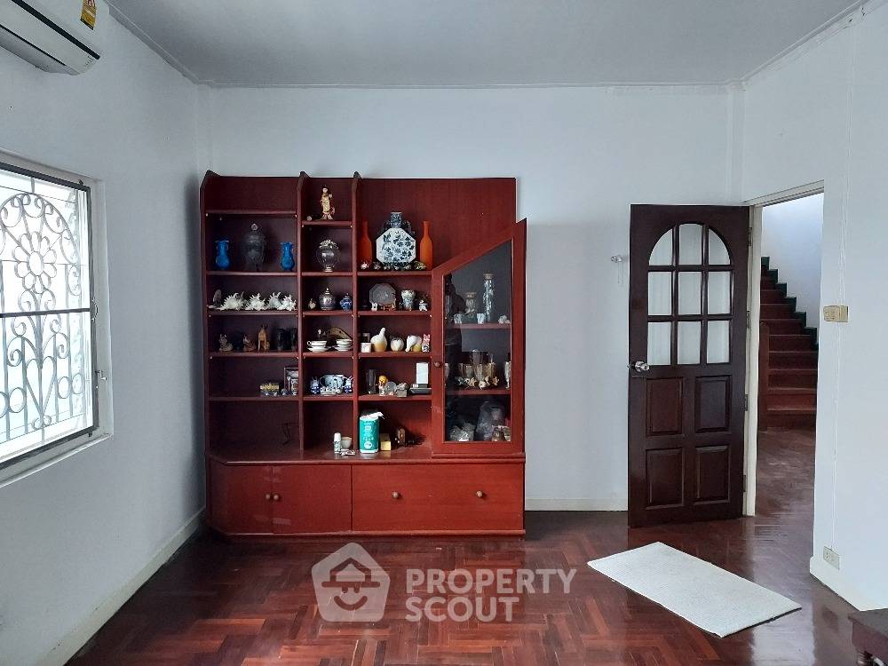 picture 4-BR House at Sammakorn Ramkhamhaeng in Saphan Sung (ID 1446165) - 11/19