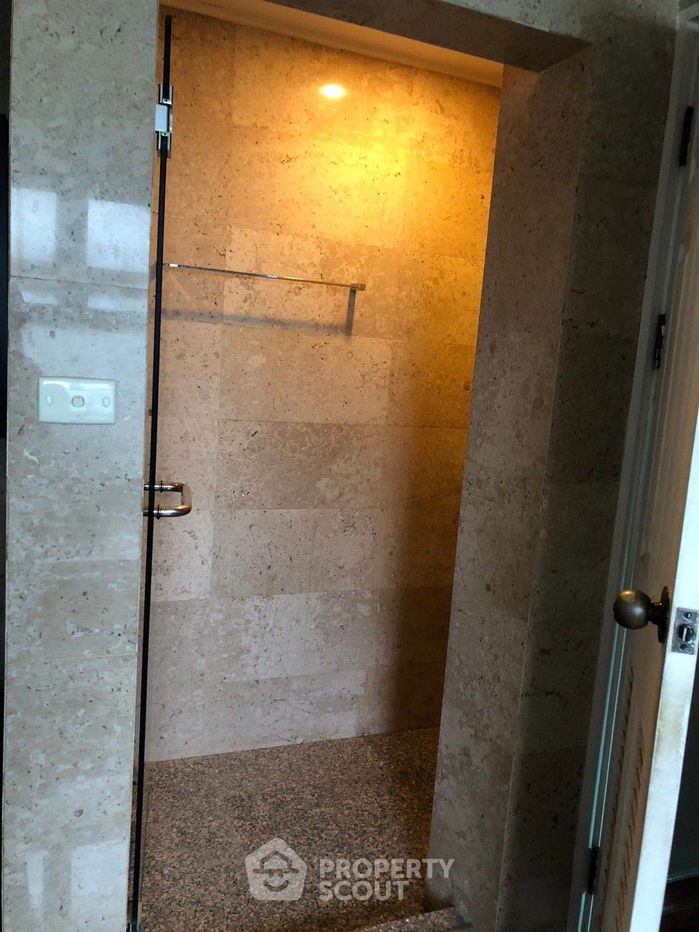 picture 4-BR House near BTS Saphan Khwai (ID 2083325) - 5/33