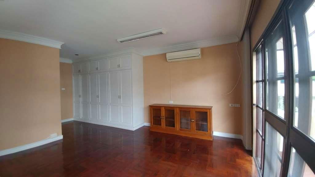 picture Detached house and one-story house on land 309 sq wah in a courtyard about 350 sq m. 10 Parking for office or health clinic. - 22/31